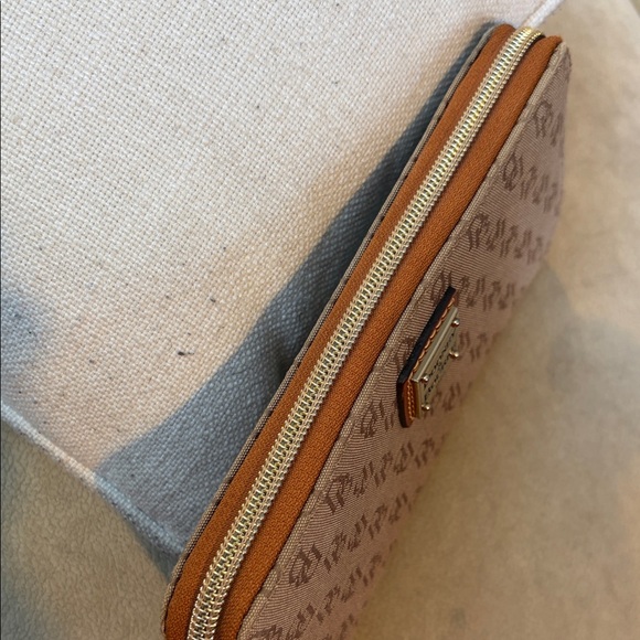 Dooney & Bourke Beige Logo Wallet GUC. 8” x 4.25” x 1” - Picture 4 of 11